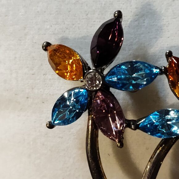 Vintage Monet Signed Floral Brooch Pin Silvertone Vibrant Beautiful Rhinestones - Picture 5 of 9